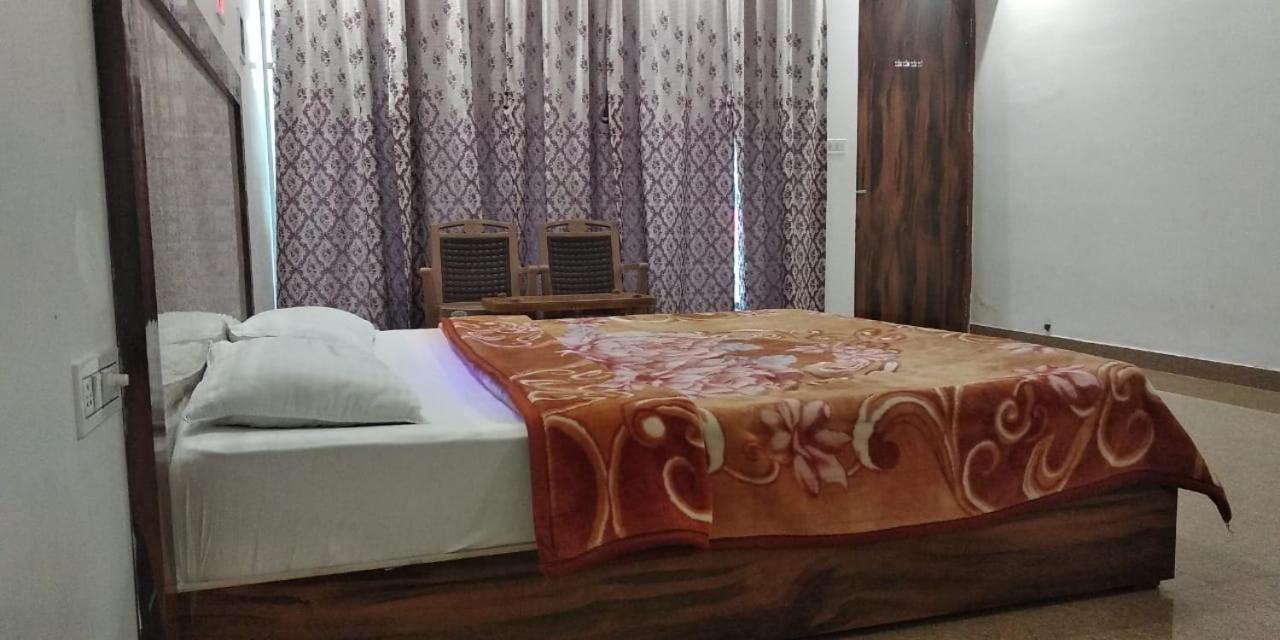 Hotel Radha Rani Mahal Khajuraho Bagian luar foto