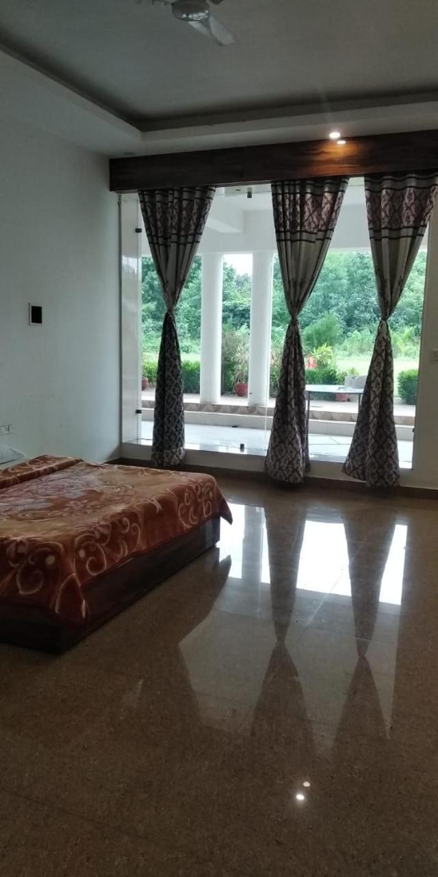 Hotel Radha Rani Mahal Khajuraho Bagian luar foto