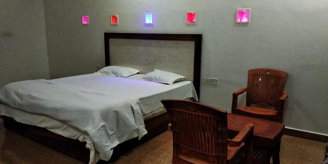 Hotel Radha Rani Mahal Khajuraho Bagian luar foto